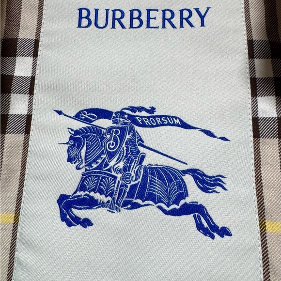 Burberry Trench Coat Women Size 2 worn once - Picture 2 of 4